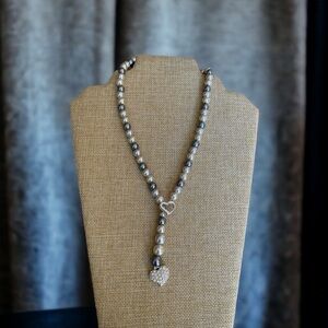 Vintage Avon Sweet Pearlesque lauriet necklace